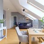Moon River Old Town Apartment *