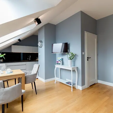 Moon River Old Town *